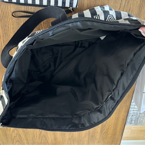 Victoria's Secret Black and White Beach bag set! - Picture 3 of 9